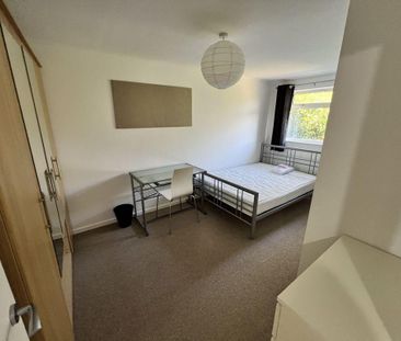 4 bedroom terraced house to rent - Photo 6