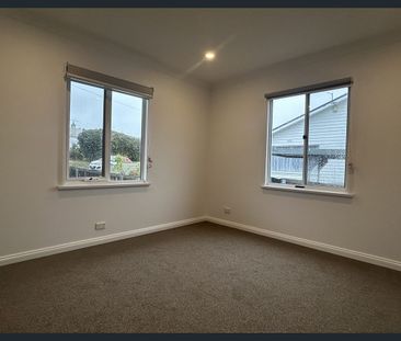 Three bedroom Family Home - Photo 3