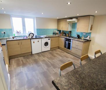 3 bedroom terraced house to rent - Photo 2