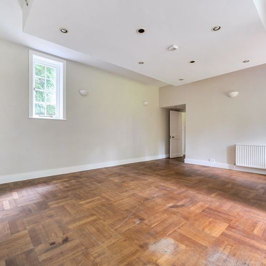 Hindhead Road, Hindhead - 6 bedrooms Property for lettings - Seymours - Photo 1