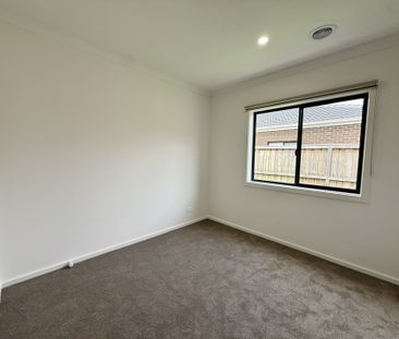 30 Pegasus Drive, Weir Views VIC, Belconnen - Photo 4