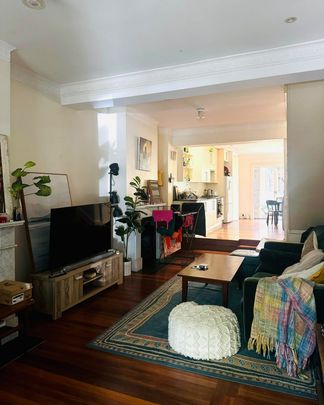 Chippendale - Photo 1