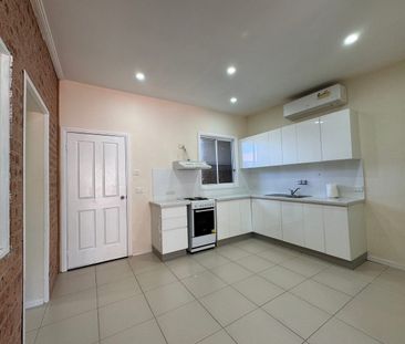 GRANNY FLAT FOR LEASE - Photo 4