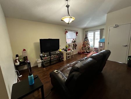 For Lease - 64 Copeman Crescent, Barrie, Ontario - Photo 3