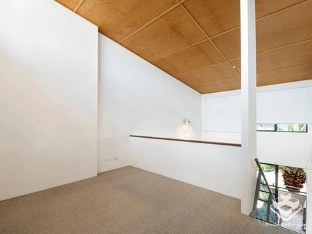 Urban Loft Living in the Heart of Teneriffe - Photo 2