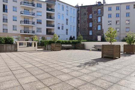 Location Appartement 3 pièces 64m² ST ETIENNE 42100 - Photo 2