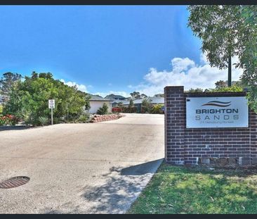 Spacious 3 Bedroom Townhouse in Brighton - Photo 5