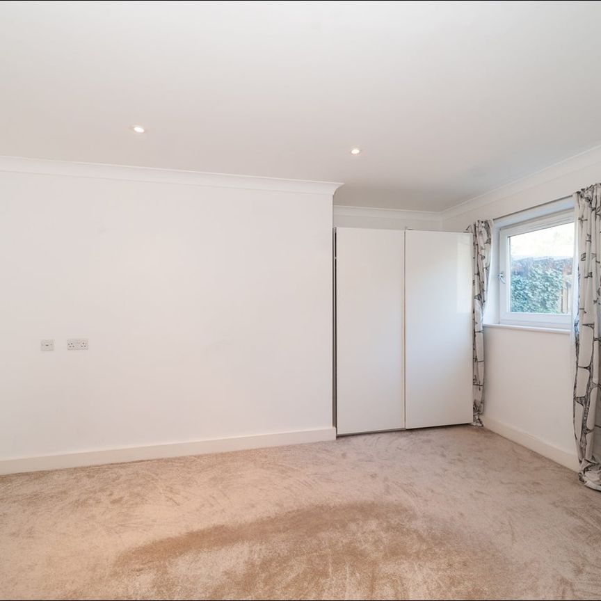 1 Bed Flat, Gordon Road, SE15 - Photo 1