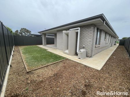 Four Bedroom Family Home with Two Living Areas. - Photo 4