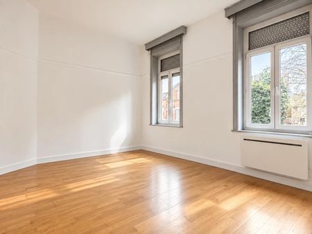 Location Appartement 2 pièces 61m² ROUBAIX 59100 - Photo 4