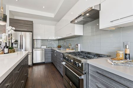 For Lease - 105 Twenty Second Street, Toronto, Ontario - Photo 5