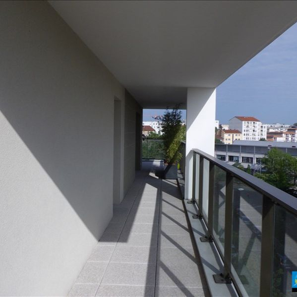 APPARTEMENT RECENT VILLEURBANNE - 3 pièce(s) - 60.73 m2 + Terrasse de 30m² + Place de stationnement Villeurbanne (69100) Le bien en vidéo - Photo 1