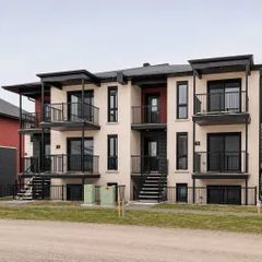 1 room apartment of 91m² in Gatineau - Photo 2
