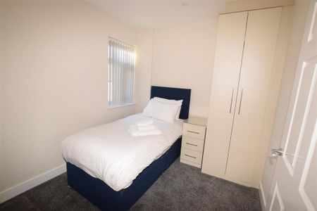 4 bedroom townhouse to rent - Photo 3