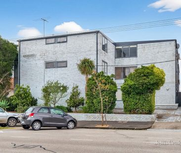 Ultimate Convenience and Lifestyle - Photo 2