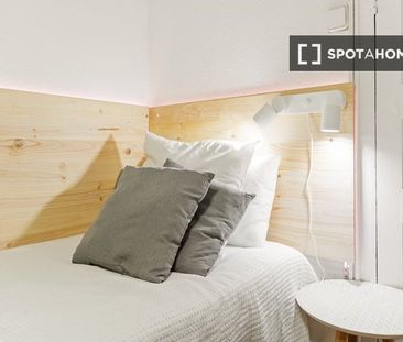 barcelona, Catalonia 08009 - Photo 3