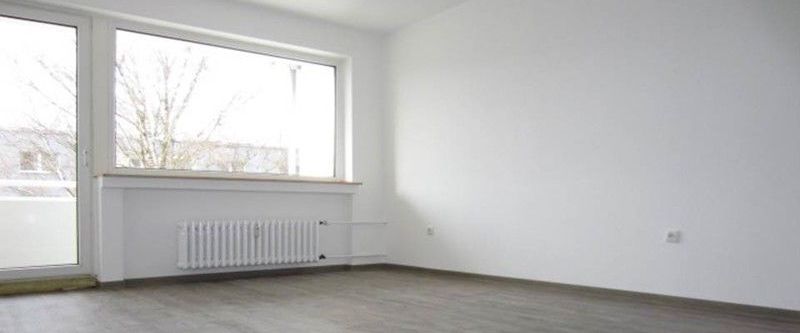 Schöne, renovierte 2-Zimmer-Wohnung mit Balkon! - Photo 1