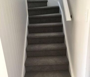 Renovated Townhouse with Garden and Pets Approved - Photo 2