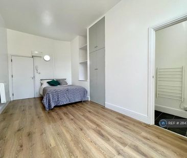 Studio to rent - Photo 2