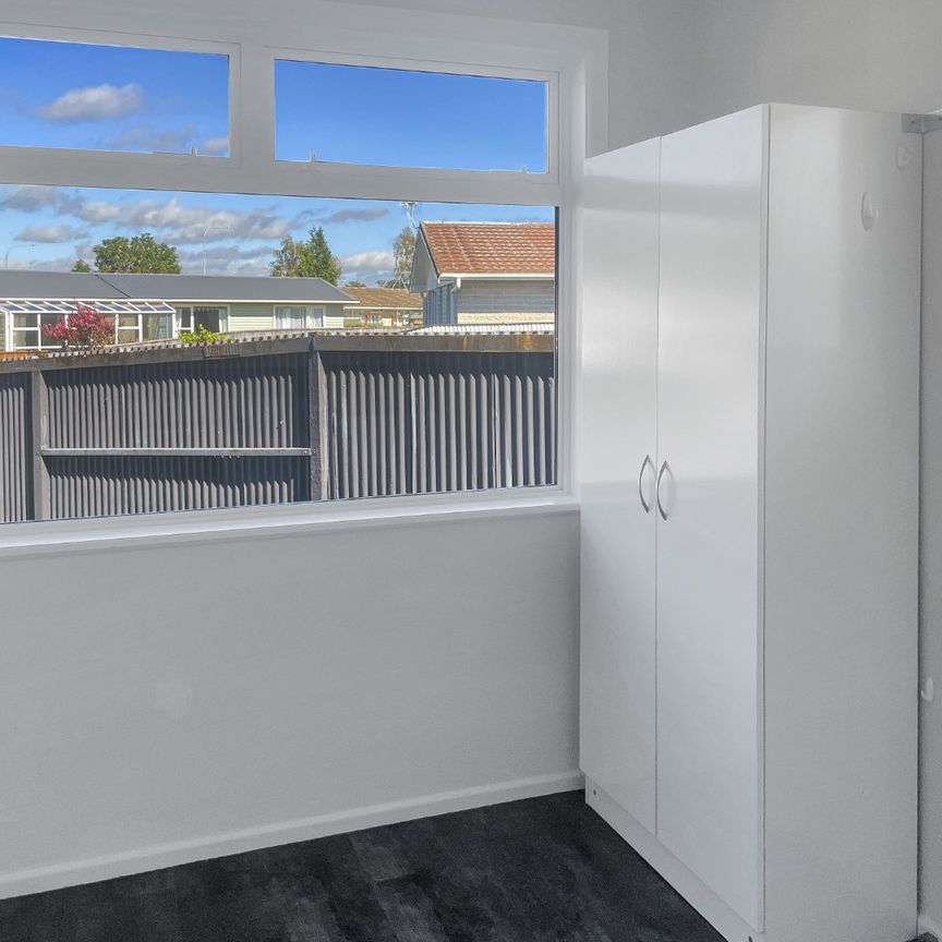 Cute 2 Bedroom - Photo 1