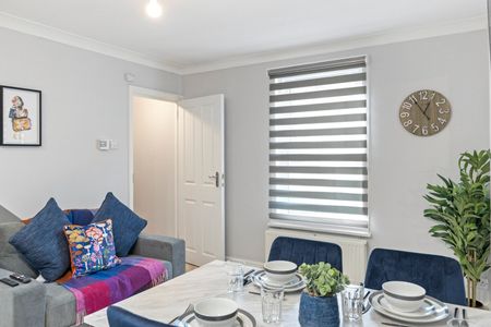 3 Bed Terraced House, Vivian Road, E3 - Photo 2