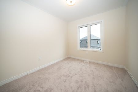 For Lease - 31 Wakeling Drive, Brantford, Ontario - Photo 3