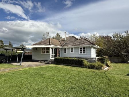 Cute character with lawns included in rent - Photo 2