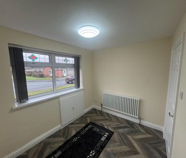 3 bedroom Bungalow To Let - Photo 1