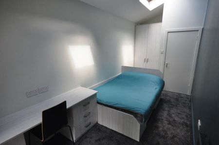 5 bedroom terraced house to rent - Photo 2