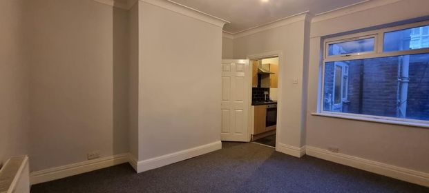 2 bedroom ground floor flat to rent - Photo 1