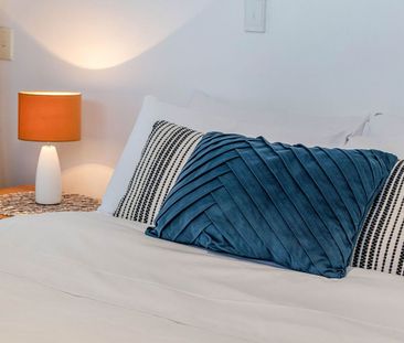 Panoramic Water Views - Fully Furnished - Photo 4