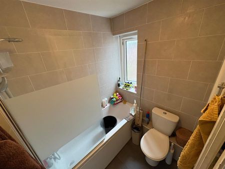 2 bed flat to rent in Charles Crescent, Harrow, HA1 - Photo 4