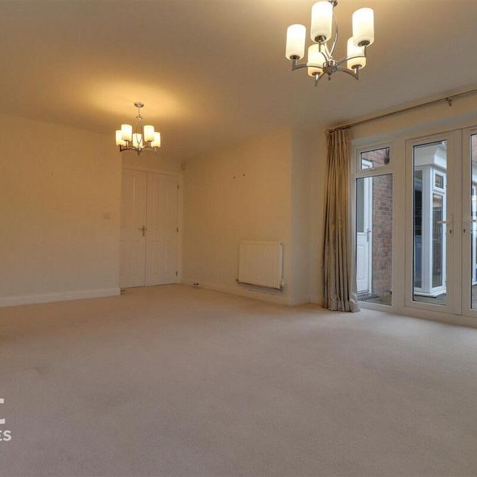 5 bedroom detached house to rent - Photo 1