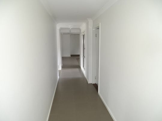 Modern 4-Bedroom Family Home - Comfort, Space & Style! - Photo 1