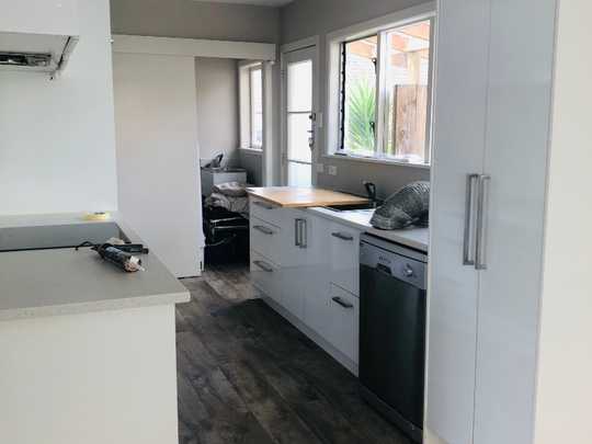 Low maintenance living close to Hamilton Central! - Photo 1