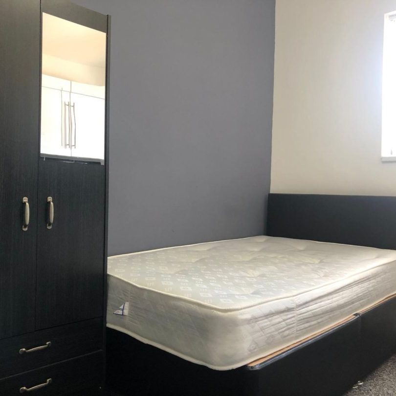 To Let : Studio with en-suite Borough Road, Middlesbrough TS1 2JH - Photo 1
