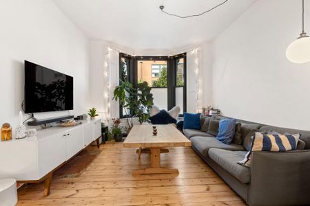 4 bedroom semi-detached house to rent - Photo 2