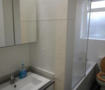 3 bedroom private hall to rent - Photo 2