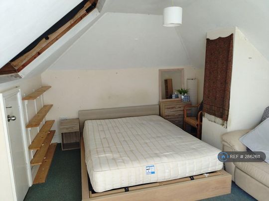 Studio to rent - Photo 1
