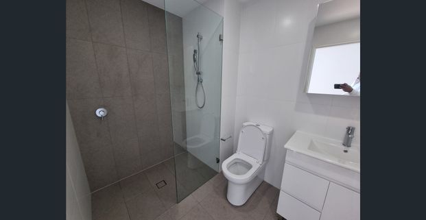 Brand new modern 2 bedroom unit for rent in Fairfield - Photo 1