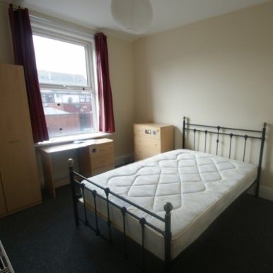 5 Bed - Spring Grove Walk, Hyde Park, Leeds - Photo 1