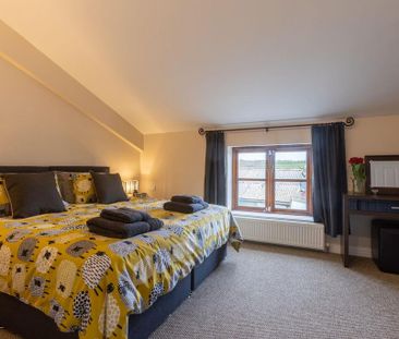 2 bedroom mews to rent - Photo 5