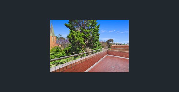 2 Story Apartment within walking distance to Epping train Station! - Photo 1