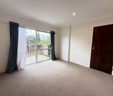 Spacious 4-Bedroom Home in Prime Browns Bay Location! - Photo 5