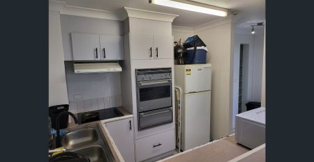 Central Surfers Paradise 2 bedroom with large study furnished apartment - Photo 4