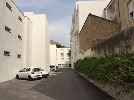 Location Appartement 1 pièce 25m² BEZIERS 34500 - Photo 4
