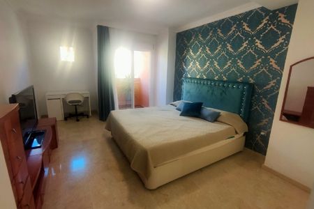 4 Bedroom Apartment For Rent in Guadalmina Alta, Málaga - Photo 2