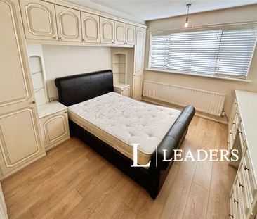 4 bedroom house to rent Long Meadow, Newcastle, ST5 - Photo 1