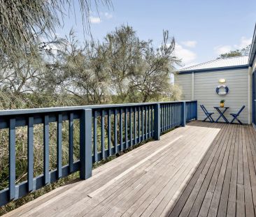 Coastal getaway near beach & shops - Photo 3