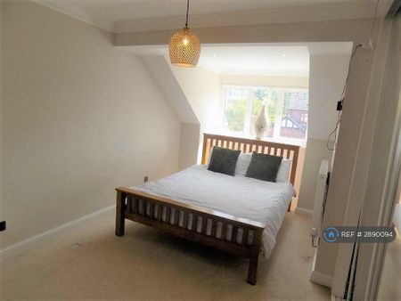 4 bedroom detached house to rent - Photo 2
